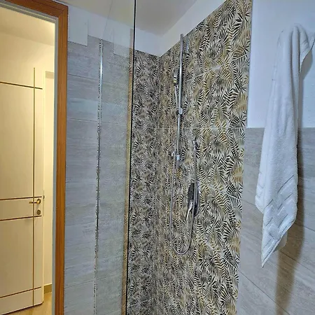 With Sea View And Terrace 公寓 *